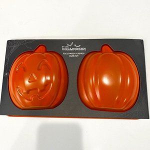 CWC NWT Halloween Pumpkin Cake Pan, metal.